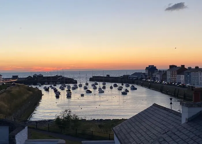 Aberaeron Island House - Panoramic Harbour Views