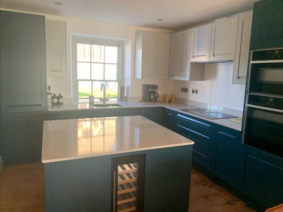 Island House - Panoramic Harbour Views * Aberaeron