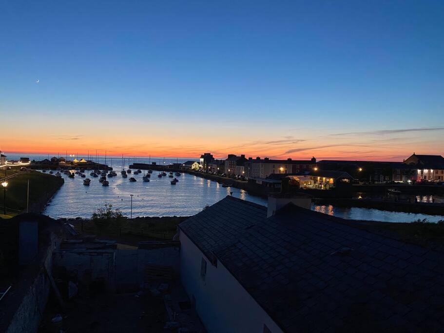 Island House - Panoramic Harbour Views Aberaeron