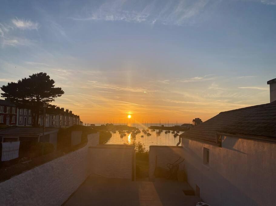 Holiday home Island House - Panoramic Harbour Views Aberaeron