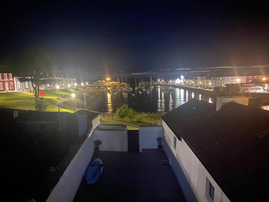Island House - Panoramic Harbour Views Holiday home *