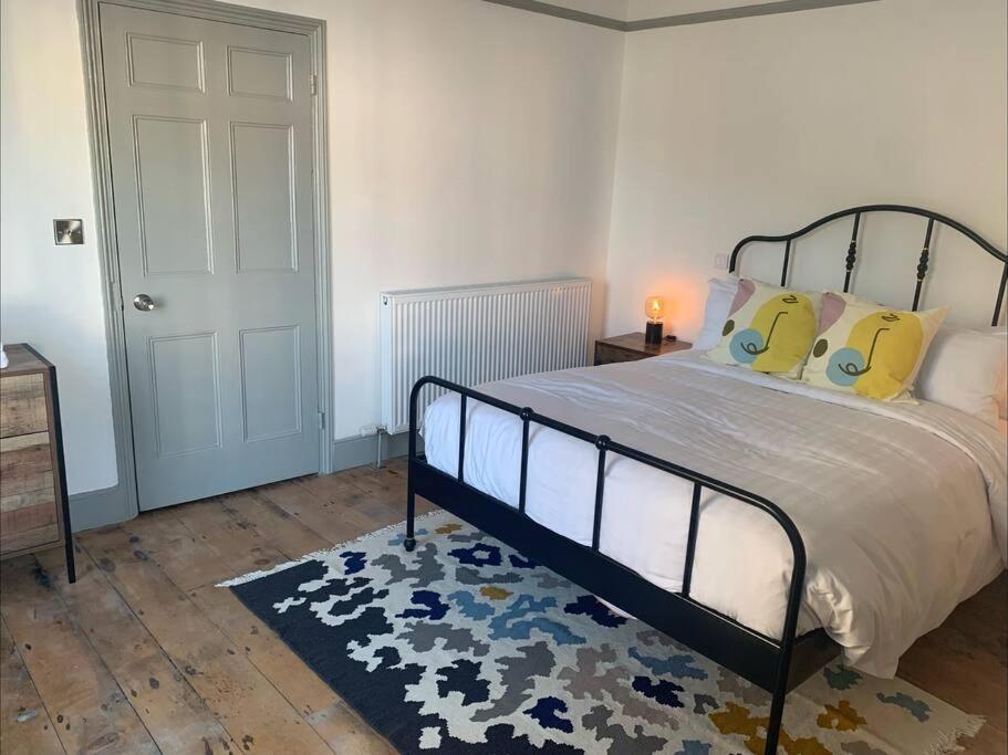 Island House - Panoramic Harbour Views Holiday home Aberaeron