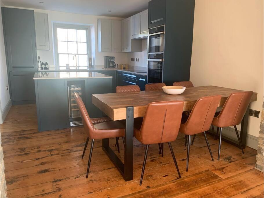 Island House - Panoramic Harbour Views Holiday home *
